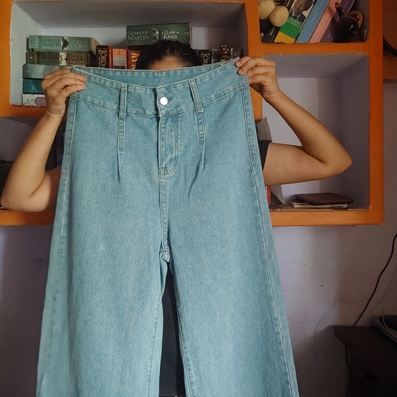 Highwait Denim wide legged jeans. size M - Picture 3 of 9